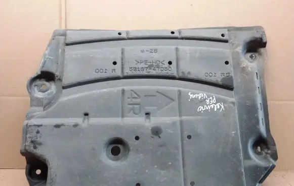Center/middle under tray cover