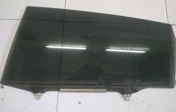 Toyota Corolla Verso AR10 Rear door window glass AS2