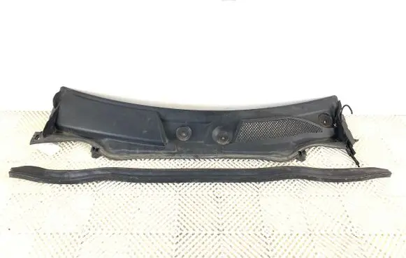 Mercedes-Benz GLA W156 X156 Wiper trim A1768300013