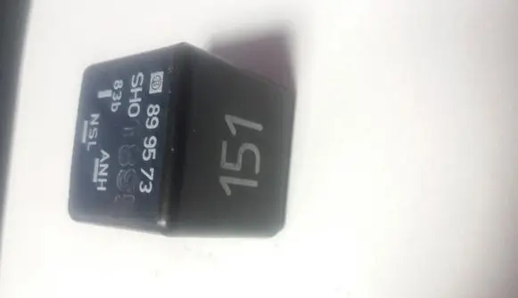 Volkswagen PASSAT B5 Other relay 191945383