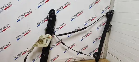 BMW 1 E82 E88 Front door electric window regulator 7165582