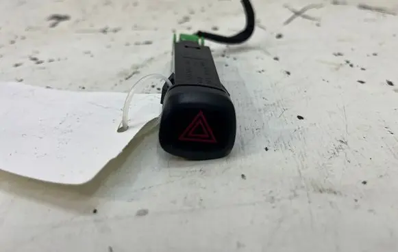 Volvo V40 Hazard light switch 9123682