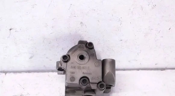 Volkswagen PASSAT B6 Oil pump 03G115105C