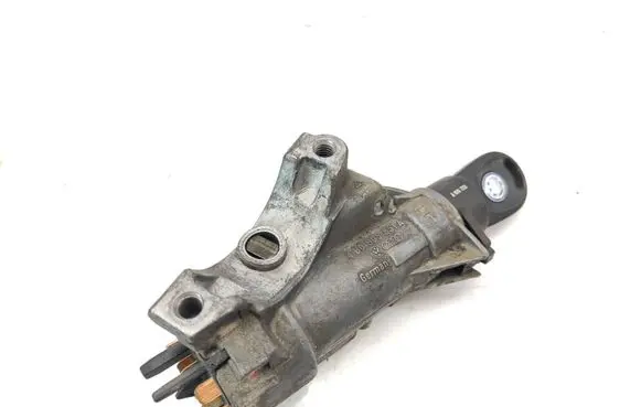 Volkswagen PASSAT B5 Ignition lock 4B0905851A