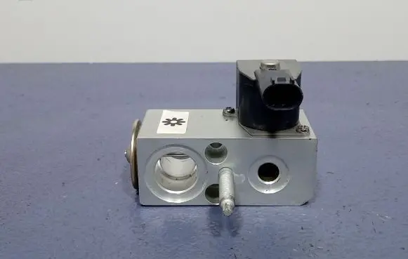 BMW iX Coolant level relay 5A2B9F5