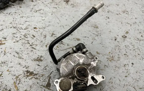 Audi A4 Allroad Vacuum pump 03L145100