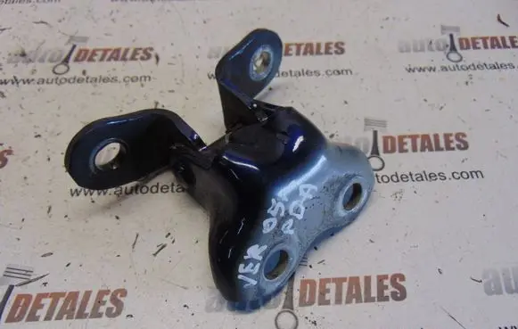 Toyota Corolla Verso AR10 Front door lower hinge 