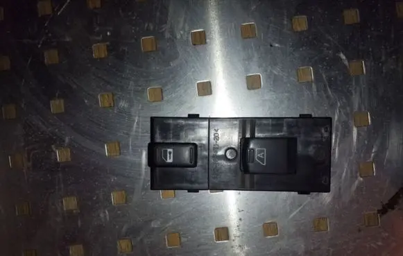 Infiniti FX Electric window control switch