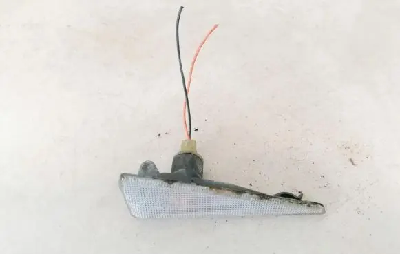 Renault Megane II Front fender indicator light 8200027150g