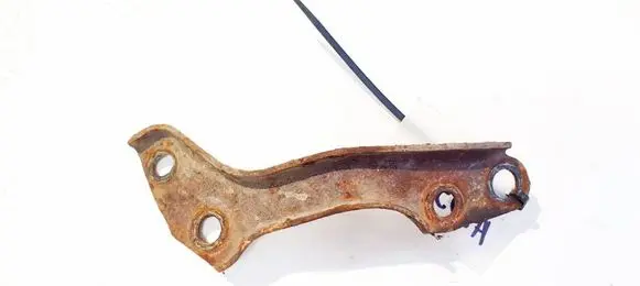 Engine mounting bracket