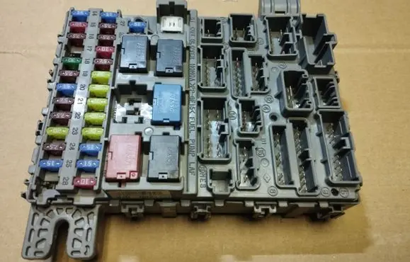 Honda FR-V Fuse module SJDG031