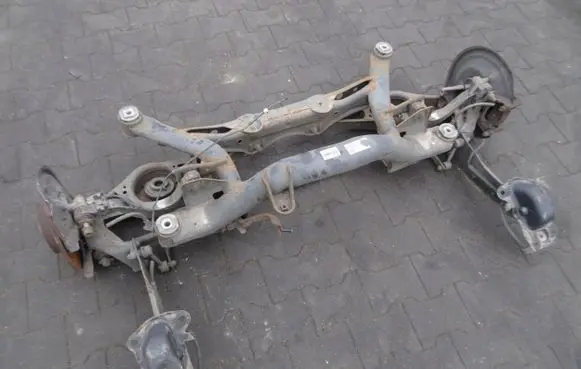Volkswagen Tiguan Rear axle beam with reductor 