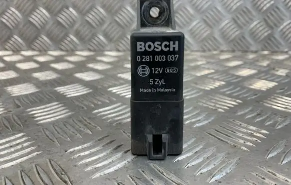 Volvo V50 Glow plug pre-heat relay 30751798