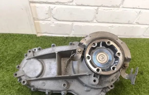 Gearbox transfer box case