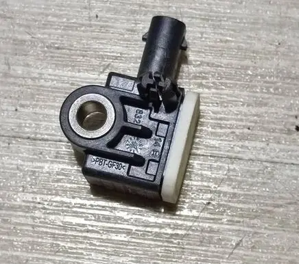 Mercedes-Benz CLA C117 X117 W117 Airbag deployment crash/impact sensor A1668210151 56054085AA