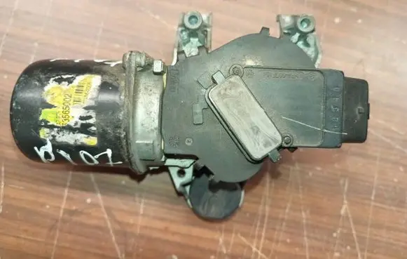Peugeot 107 Wiper motor 53565002