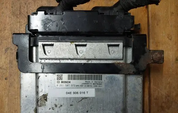 Seat Ibiza IV (6J,6P) Engine control unit/module 04E906016T 0261S07973 1039S65171