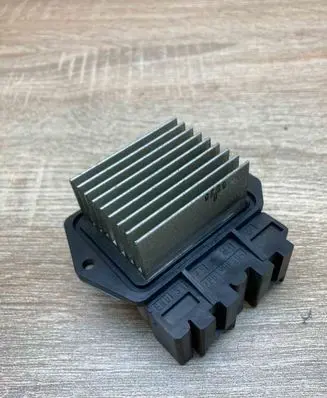 Toyota Prius (XW20) Heater blower motor/fan resistor 8716547020 4993001200 USED