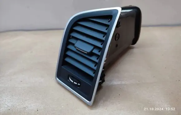 Volvo XC60 Dashboard side air vent grill/cover trim 31348656