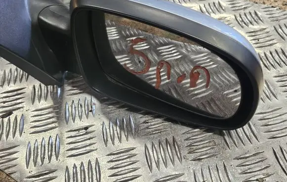 Front door electric wing mirror
