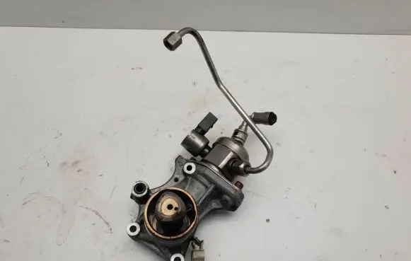 BMW 1 F20 F21 Fuel injection high pressure pump 7607159 3002446730 0261520150