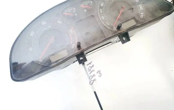 Skoda Superb B5 (3U) Speedometer (instrument cluster) 3u0920810a