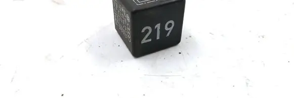 Volkswagen PASSAT B5 Other relay 443951253AA