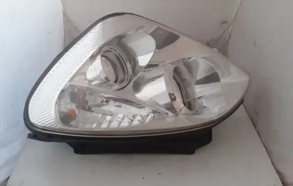 KIA Carens III Headlight/headlamp 921011D0L A044936