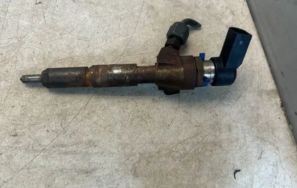 Ford Focus Fuel injector 7T1Q9F593AB