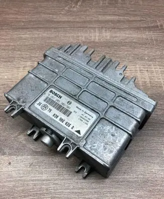 Volkswagen Golf III Engine control unit/module ECU 030906026R 0261203302