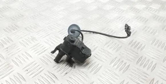 Fuel tank cap lock