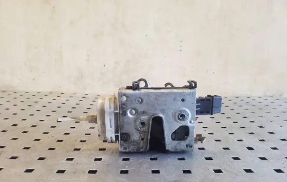 Audi A6 S6 C4 4A Front door lock 4A2837016E