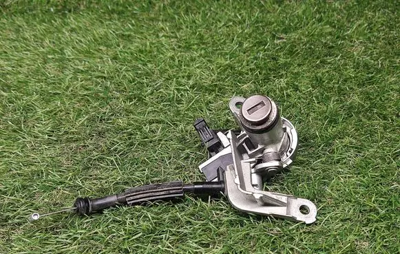 Audi A8 S8 D3 4E Tailgate exterior lock 4E0827573