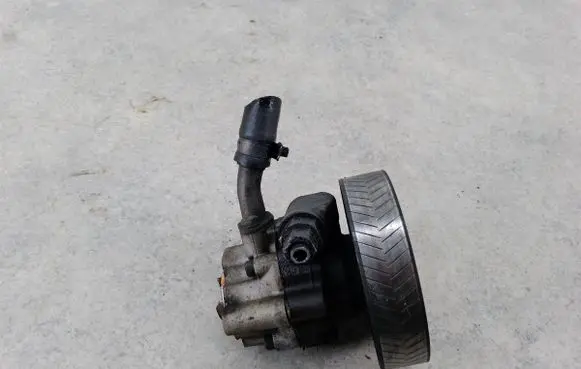 Land Rover Discovery Power steering pump 