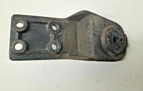 Engine mount bracket