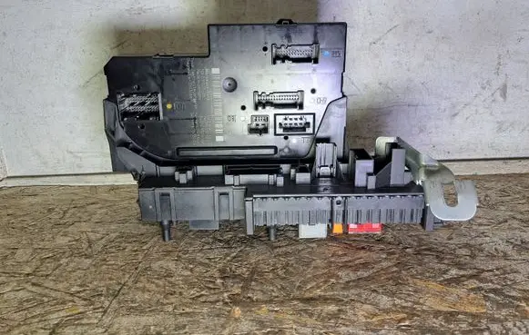 Mercedes-Benz E W212 Fuse module 5DK01102326 2129004022 2129015305