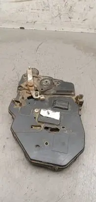 Volkswagen Caddy Sliding door lock 2K0827201