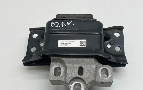 Audi Q3 F3 Engine mount bracket 5QA199555F 29082020