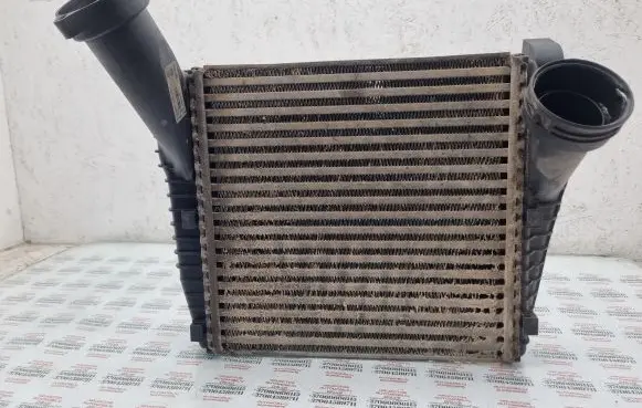 Volkswagen Touareg I Intercooler radiator 7L6145803C