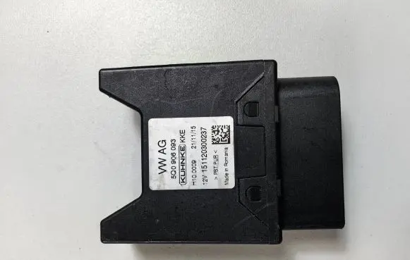 Volkswagen Golf VII Fuel injection pump control unit/module 5Q0906093 H100009 151120300237