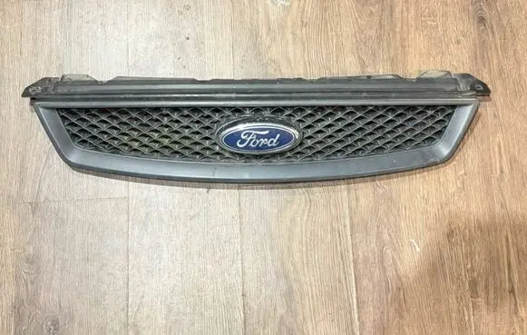 Ford Focus Front grill 4M518C436A