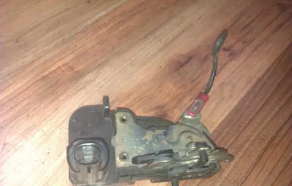 Chrysler Neon I Rear door lock