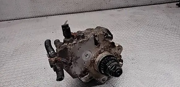 Mercedes-Benz A W169 Fuel injection high pressure pump 0445010120 A6400700701