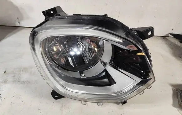 Renault Twingo III Headlight/headlamp 260105001R A021601