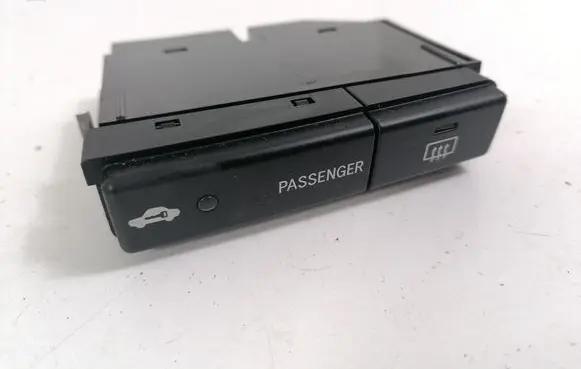 Toyota Avensis T250 Windscreen/window heater switch 8479005110
