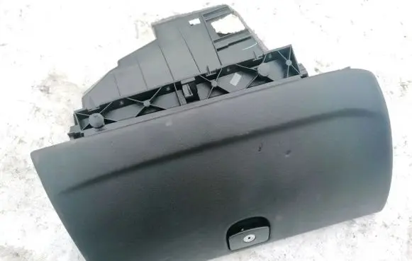 Peugeot 407 Glove box
