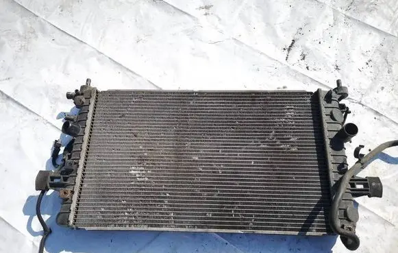 Opel Astra H Coolant radiator 13170110