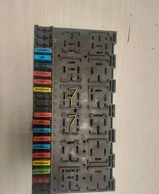 Volkswagen Golf III Fuse box set 357937039