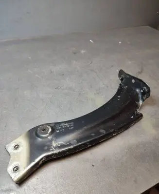 Skoda Superb B8 (3V) Fender mounting bracket 3V0821141