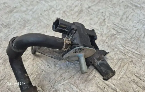 Toyota Yaris Vacuum valve 90910TC002 1362007060